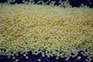 Бисер Чехия круглый 08/0 50г 03281 жёлтый